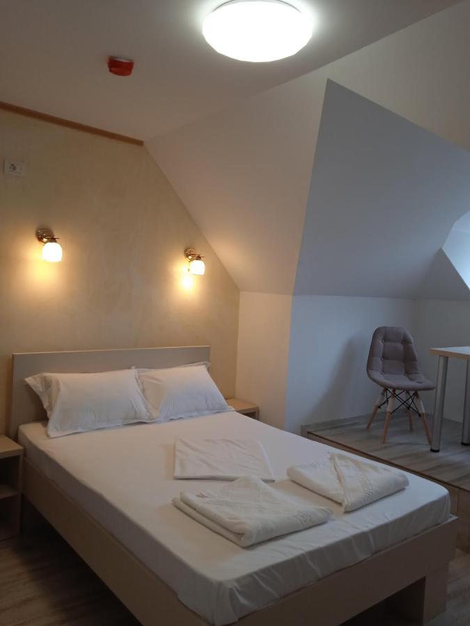 Hotel Marina Srl บูคาเรสต์ ภายนอก รูปภาพ