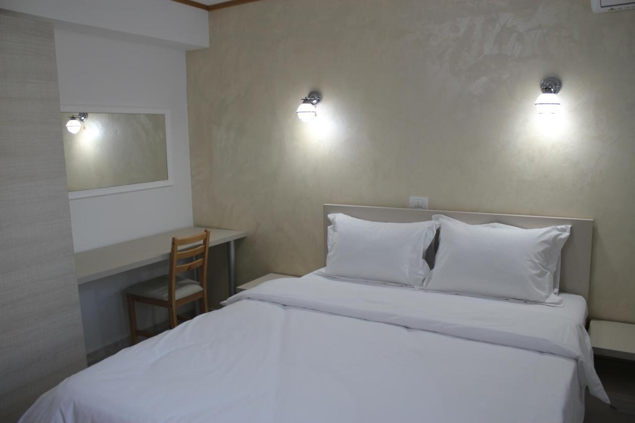 Hotel Marina Srl บูคาเรสต์ ภายนอก รูปภาพ