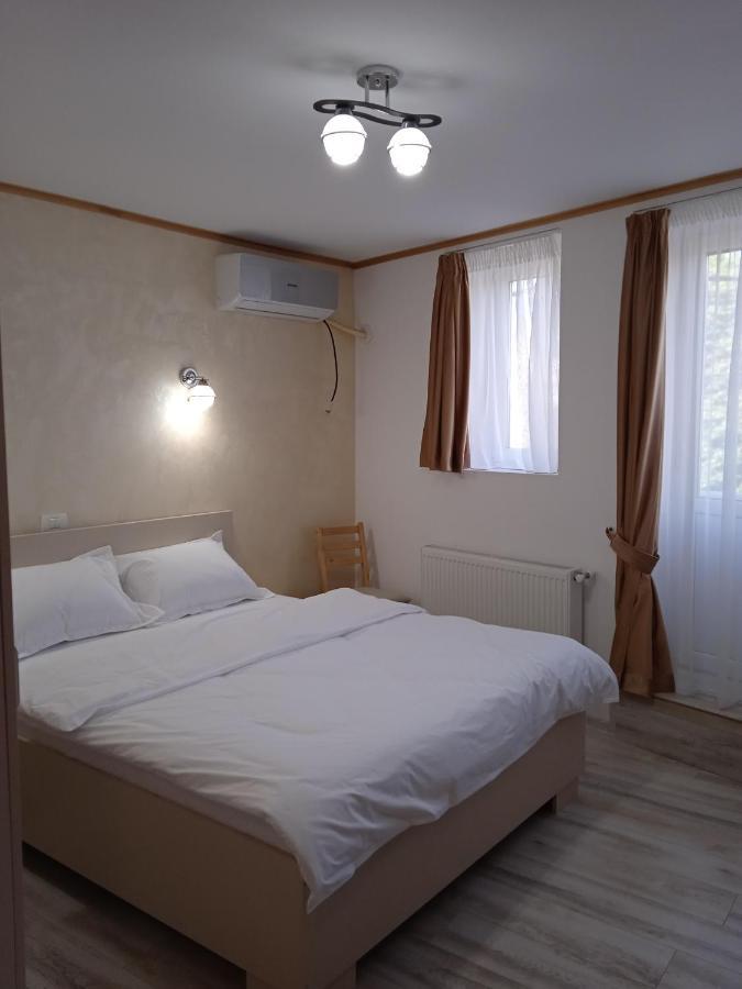 Hotel Marina Srl บูคาเรสต์ ภายนอก รูปภาพ