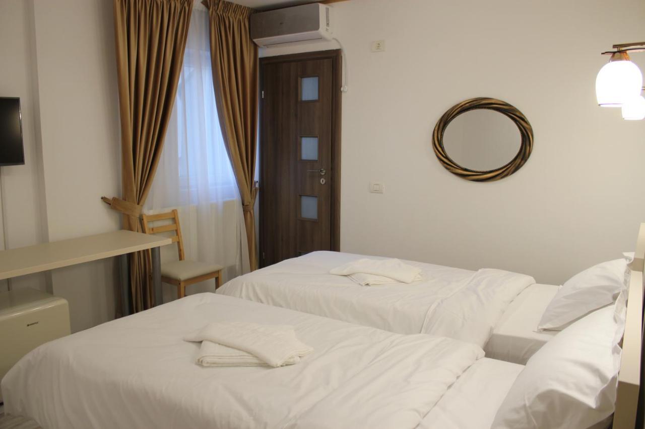 Hotel Marina Srl บูคาเรสต์ ภายนอก รูปภาพ