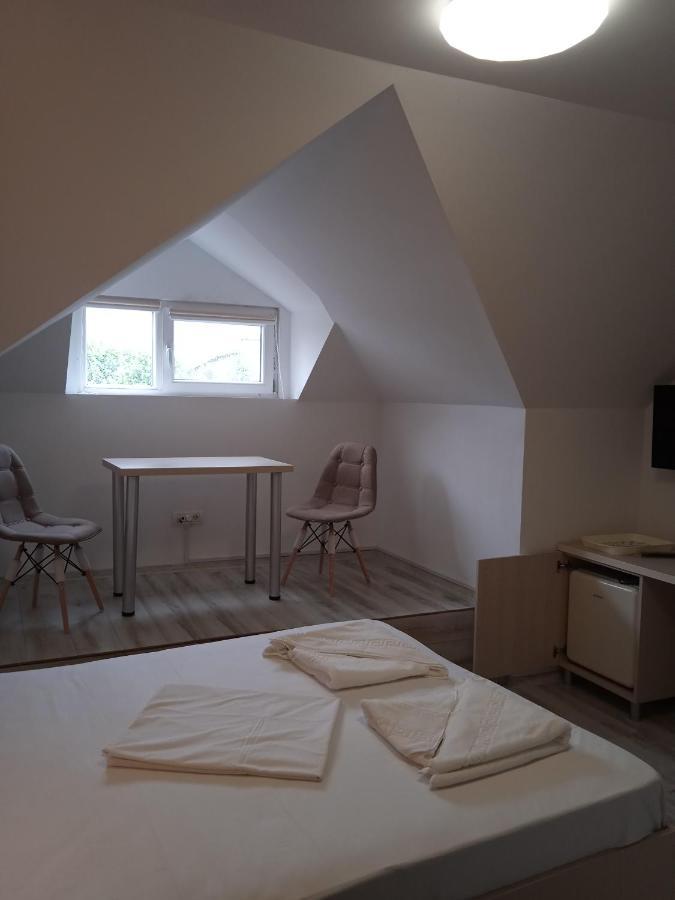 Hotel Marina Srl บูคาเรสต์ ภายนอก รูปภาพ