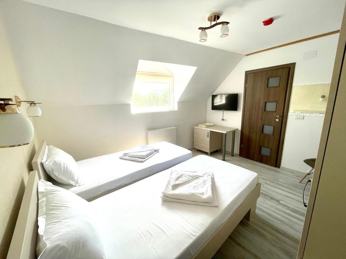 Hotel Marina Srl บูคาเรสต์ ภายนอก รูปภาพ