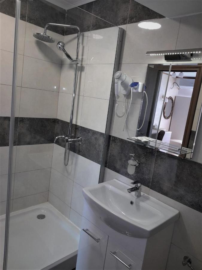 Hotel Marina Srl บูคาเรสต์ ภายนอก รูปภาพ