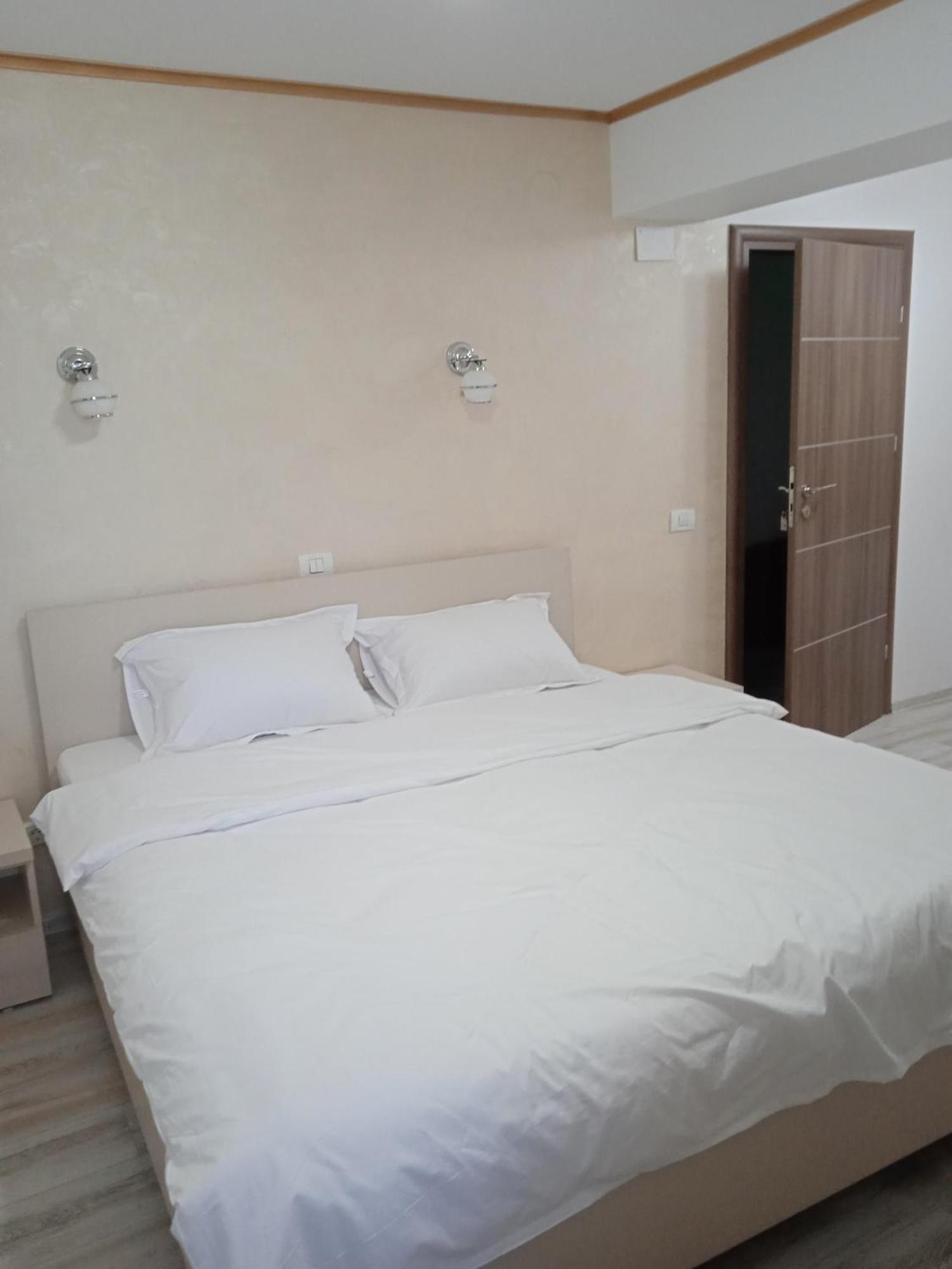 Hotel Marina Srl บูคาเรสต์ ภายนอก รูปภาพ