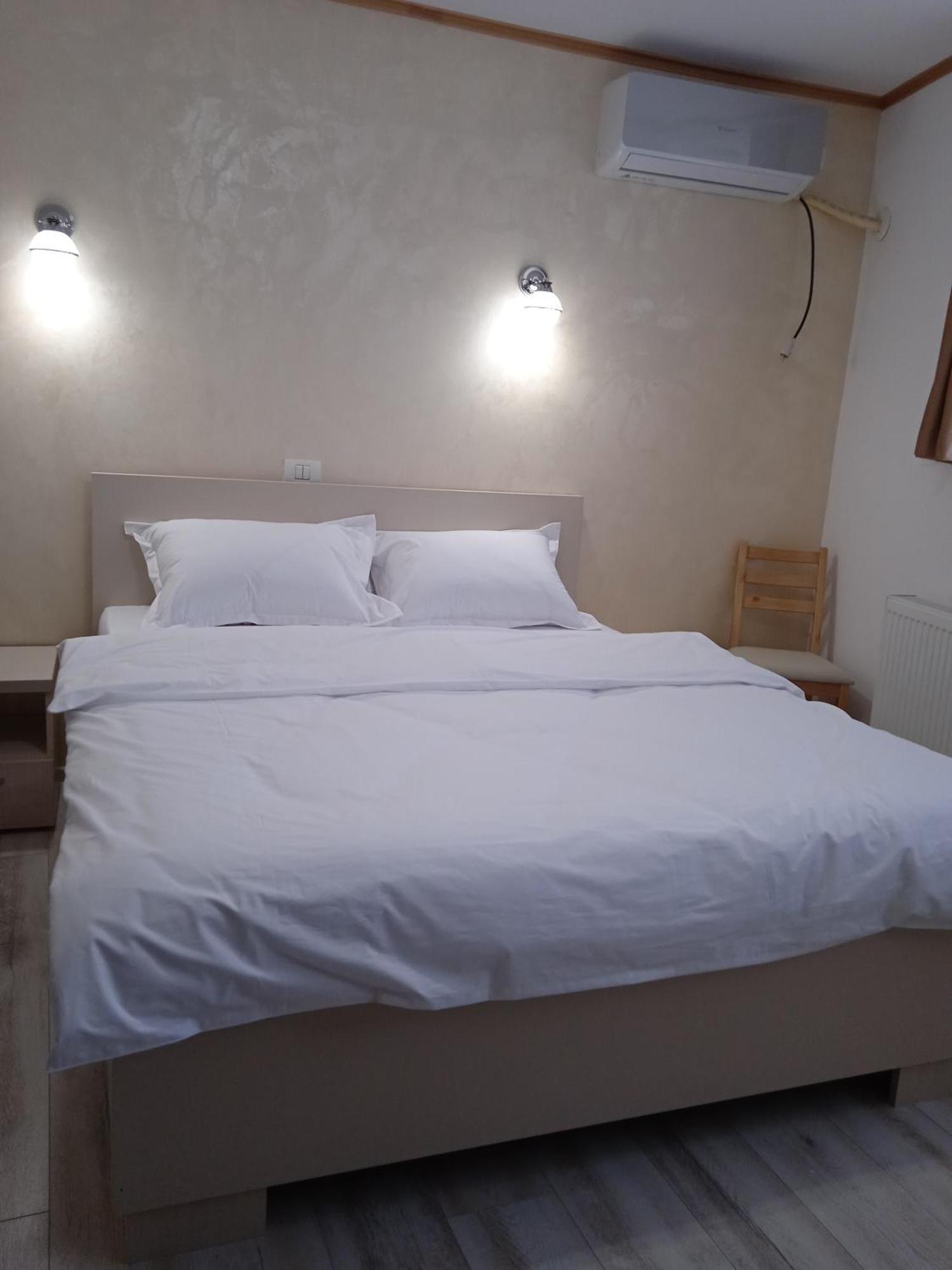 Hotel Marina Srl บูคาเรสต์ ภายนอก รูปภาพ