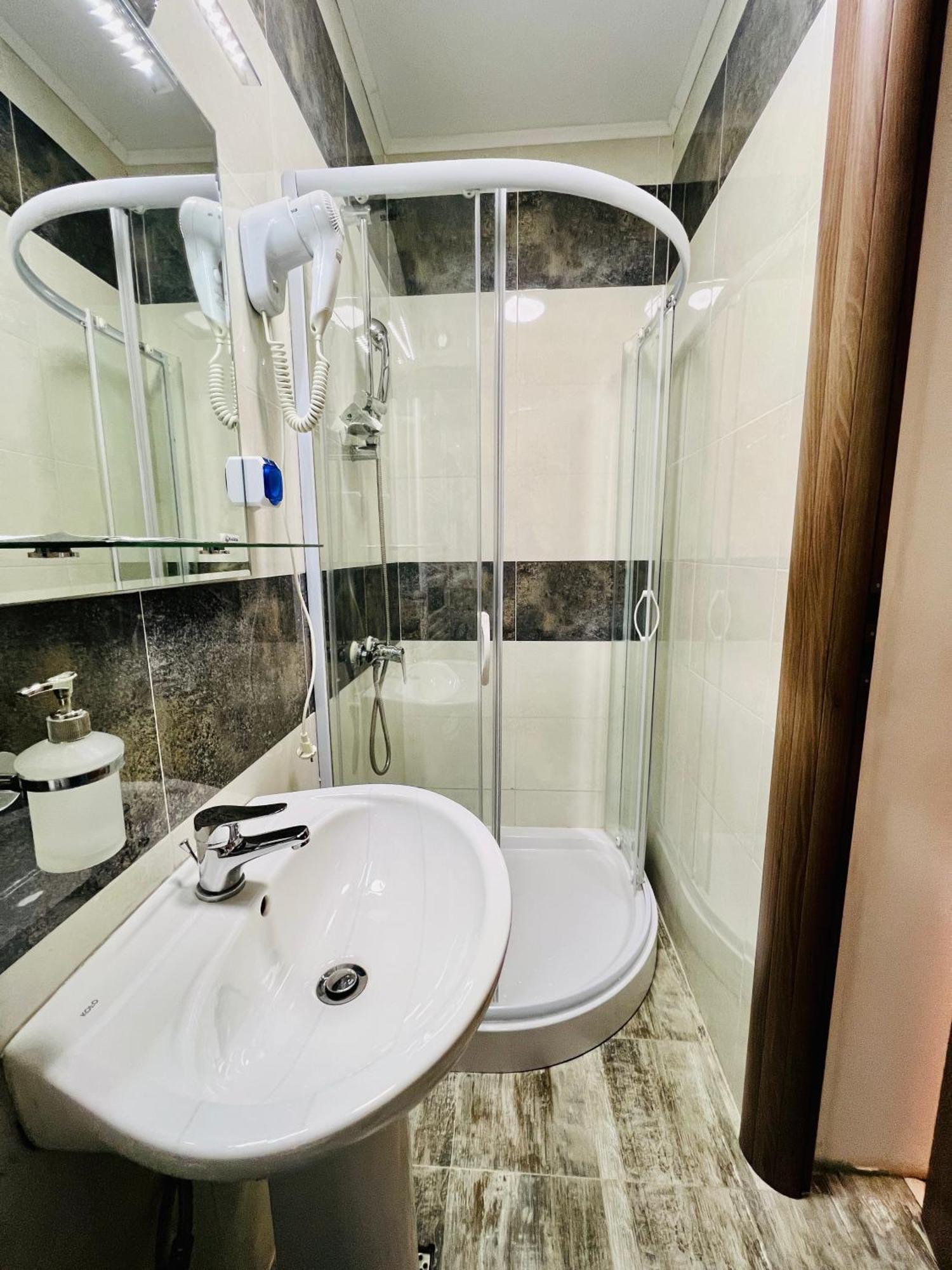 Hotel Marina Srl บูคาเรสต์ ภายนอก รูปภาพ