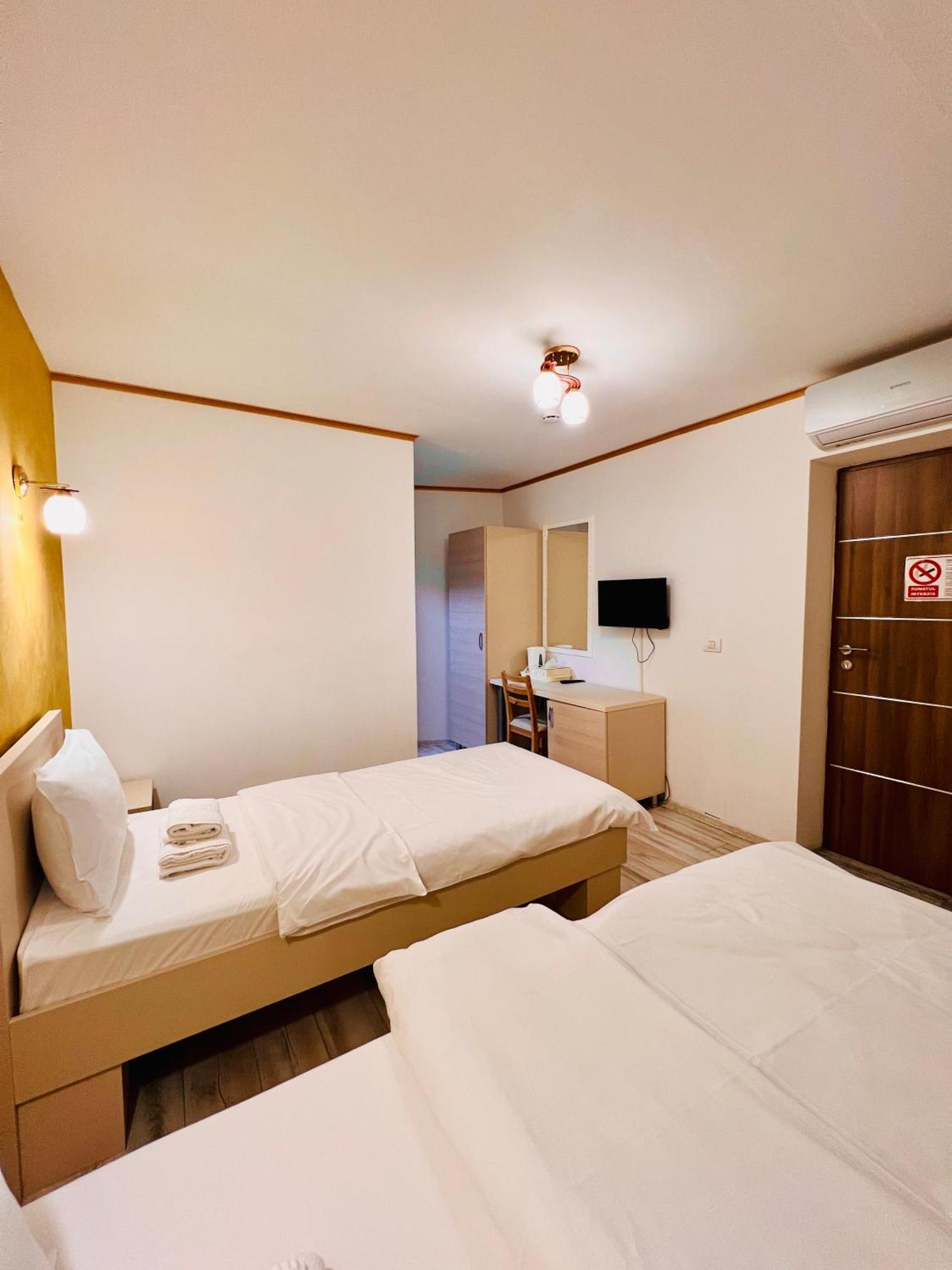 Hotel Marina Srl บูคาเรสต์ ภายนอก รูปภาพ