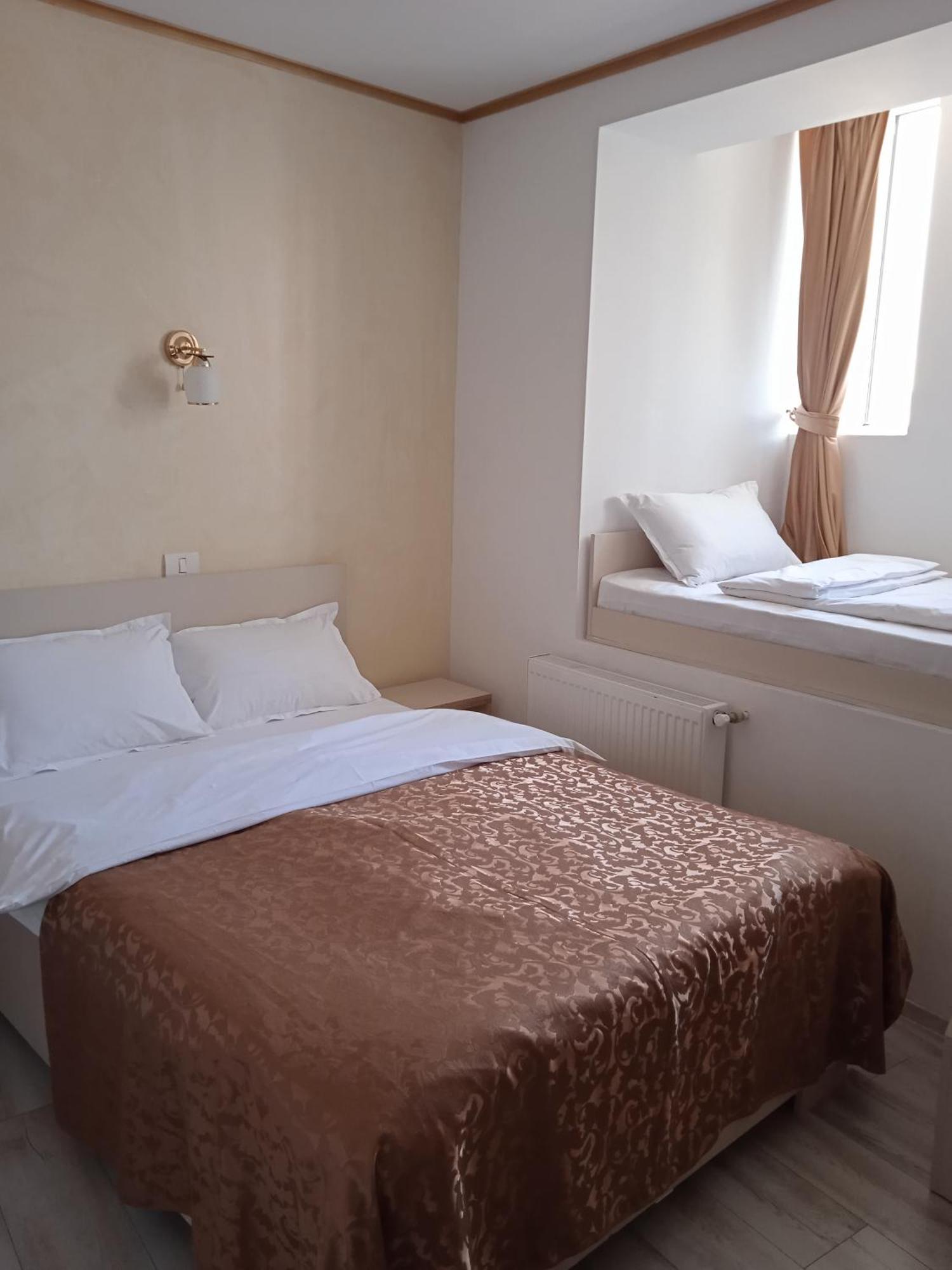 Hotel Marina Srl บูคาเรสต์ ภายนอก รูปภาพ
