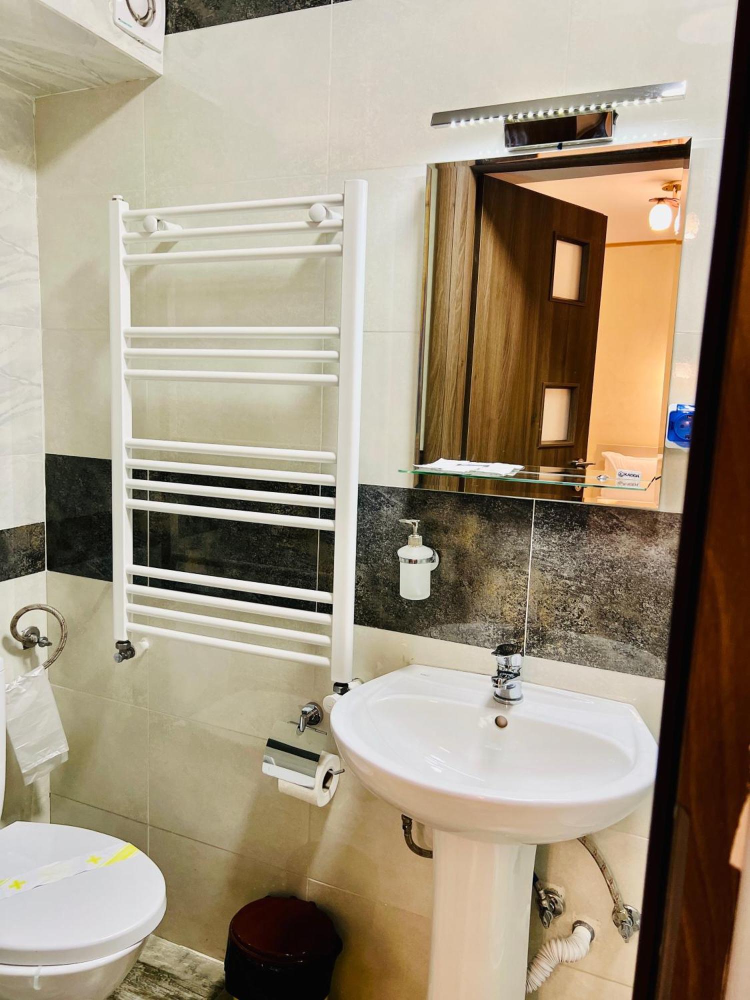 Hotel Marina Srl บูคาเรสต์ ภายนอก รูปภาพ