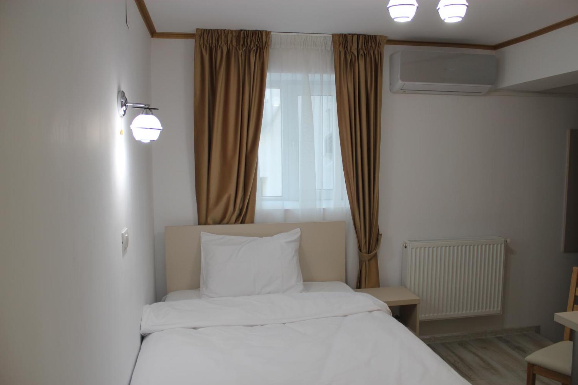 Hotel Marina Srl บูคาเรสต์ ภายนอก รูปภาพ